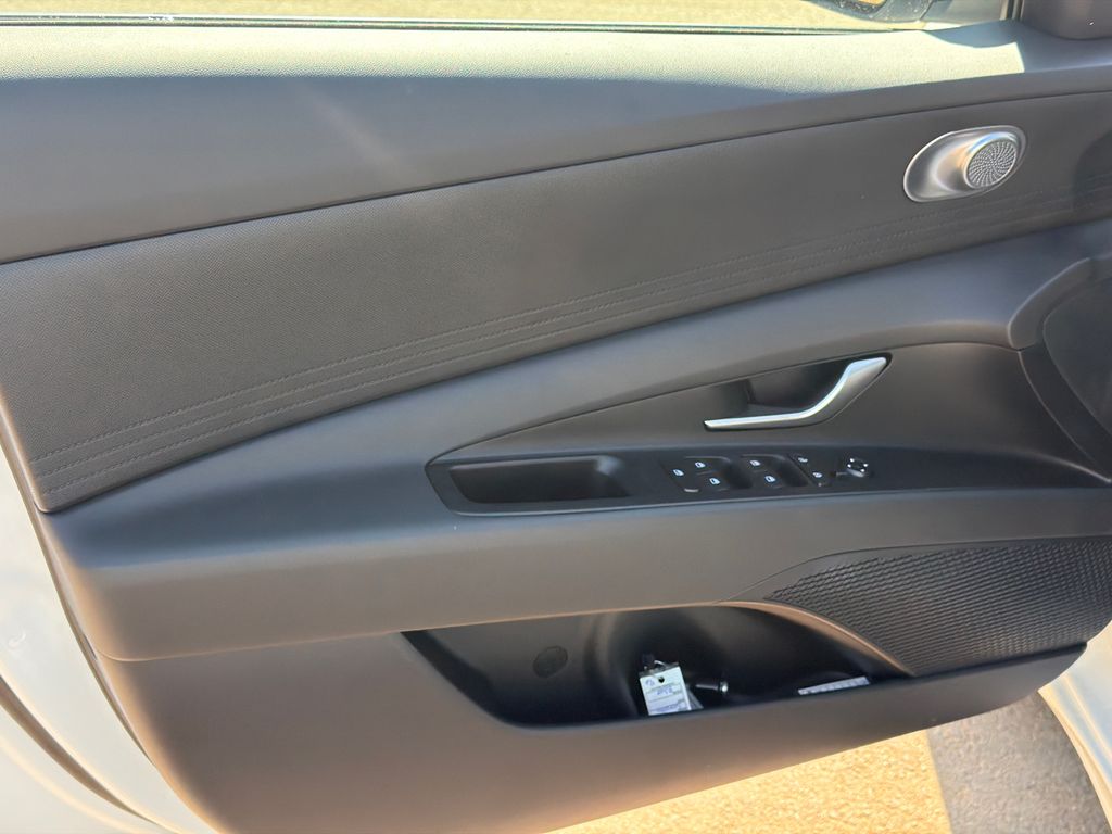 New 2026 White Hyundai SE image 11