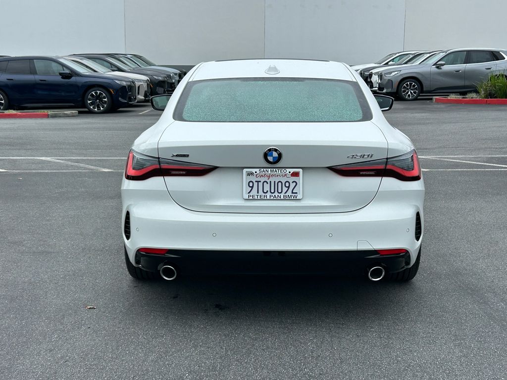 Thumbnail: 2025 BMW 4 Series - 4