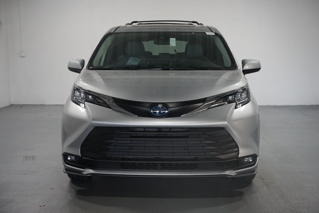 Thumbnail: 2025 Toyota Sienna - 2