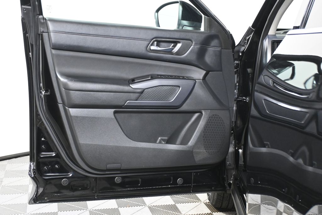 Thumbnail: 2023 Nissan Pathfinder - 29