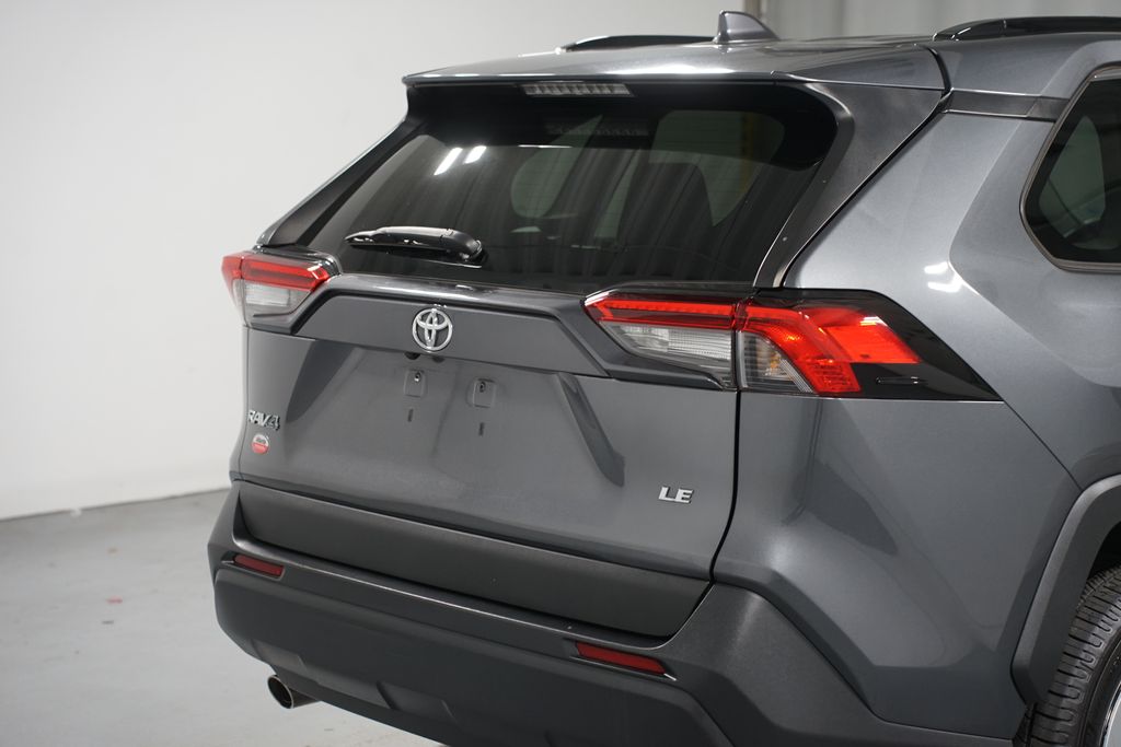 Thumbnail: 2021 Toyota RAV4 - 9
