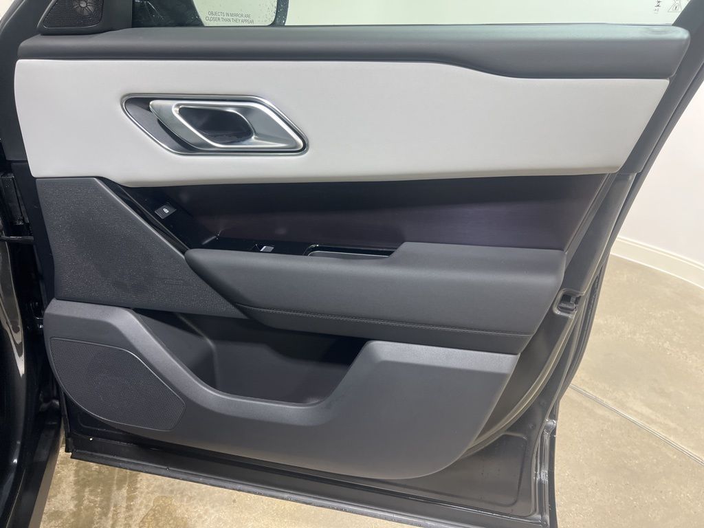 Certified Used 2026  Land Rover Dynamic SE image 23