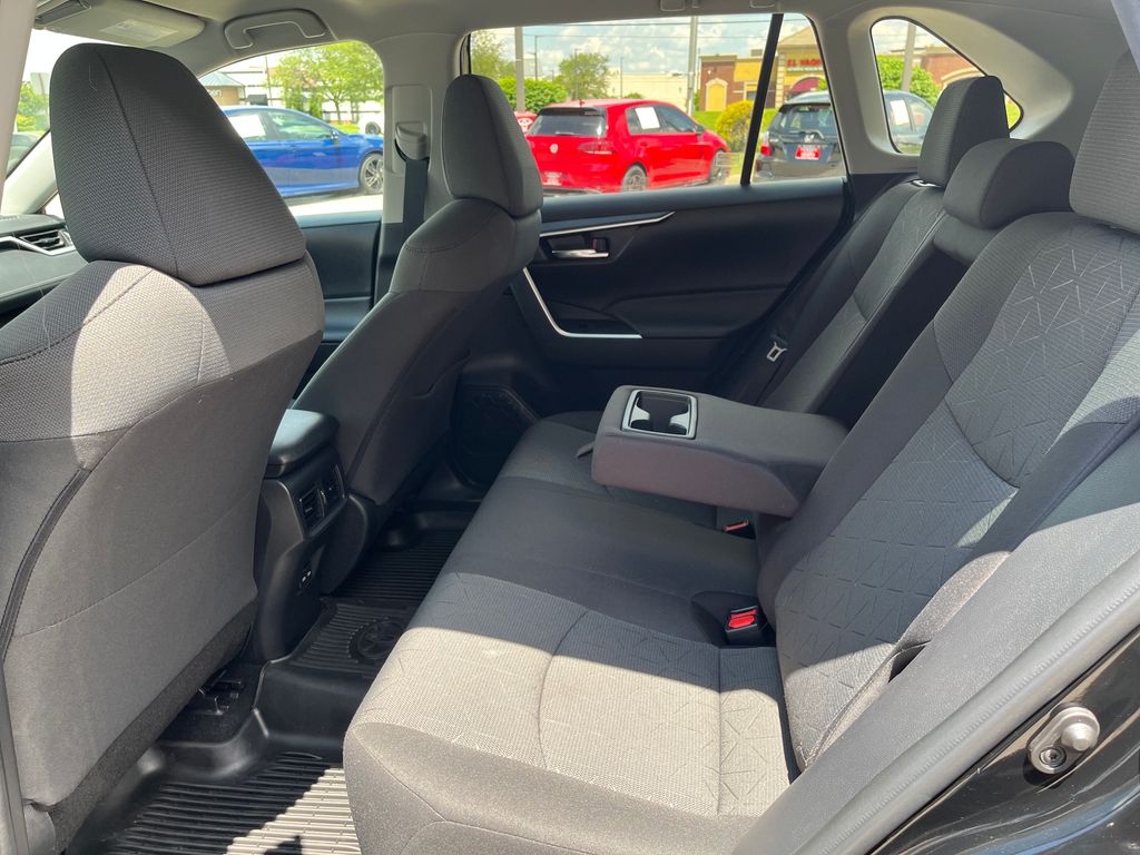 2022 Toyota RAV4 XLE photo