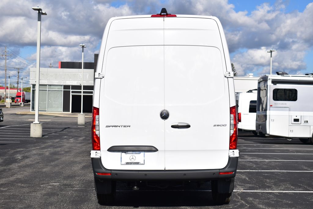 Thumbnail: 2025 Mercedes-Benz Sprinter - 4