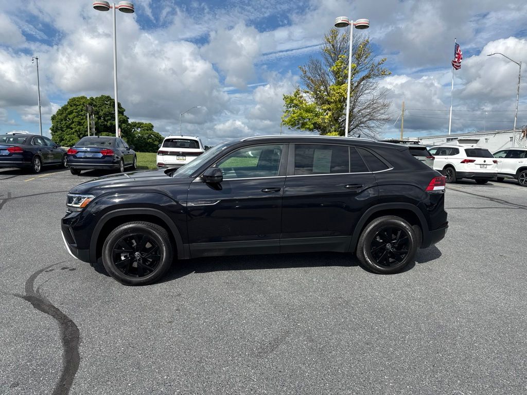 2022 Volkswagen Atlas Cross Sport 2.0T SE Black at Sutliff Volkswagen
