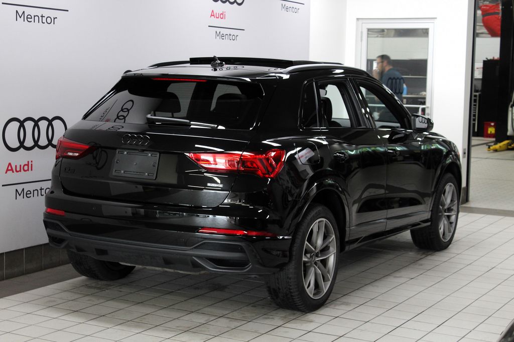 Thumbnail: 2023 Audi Q3 - 6