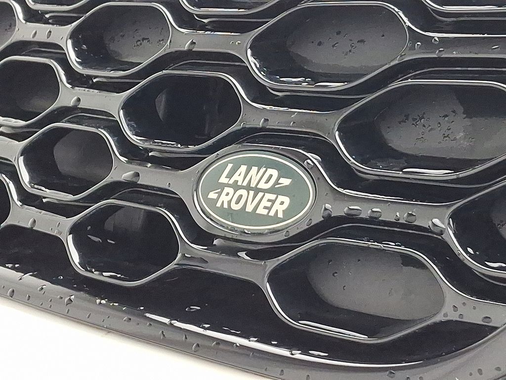 Thumbnail: 2023 Land Rover Discovery - 31