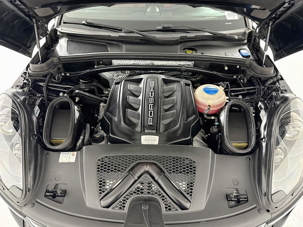 Thumbnail: 2018 Porsche Macan - 29