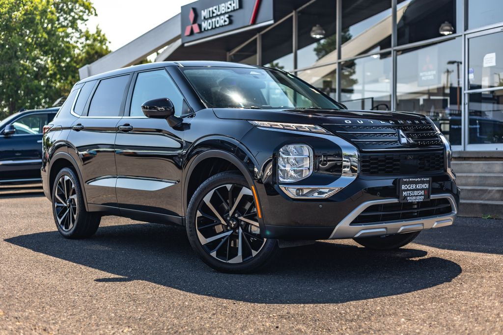 Labrador Black Pearl 2022 Mitsubishi Outlander SUV / Crossover All-Wheel Drive Continuously Variable Transmission
