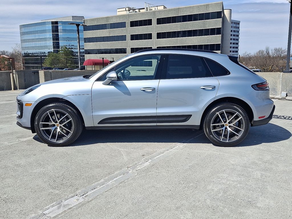 Thumbnail: 2026 Porsche Macan - 2