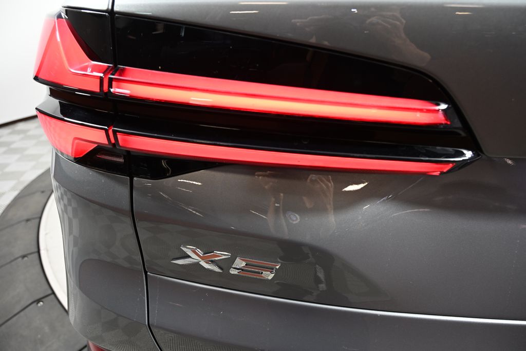 Thumbnail: 2026 BMW X5 - 11