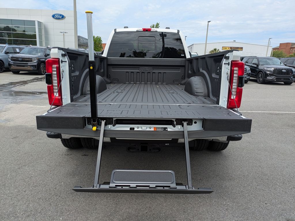 2026 Ford F-350 Super Duty LARIAT
