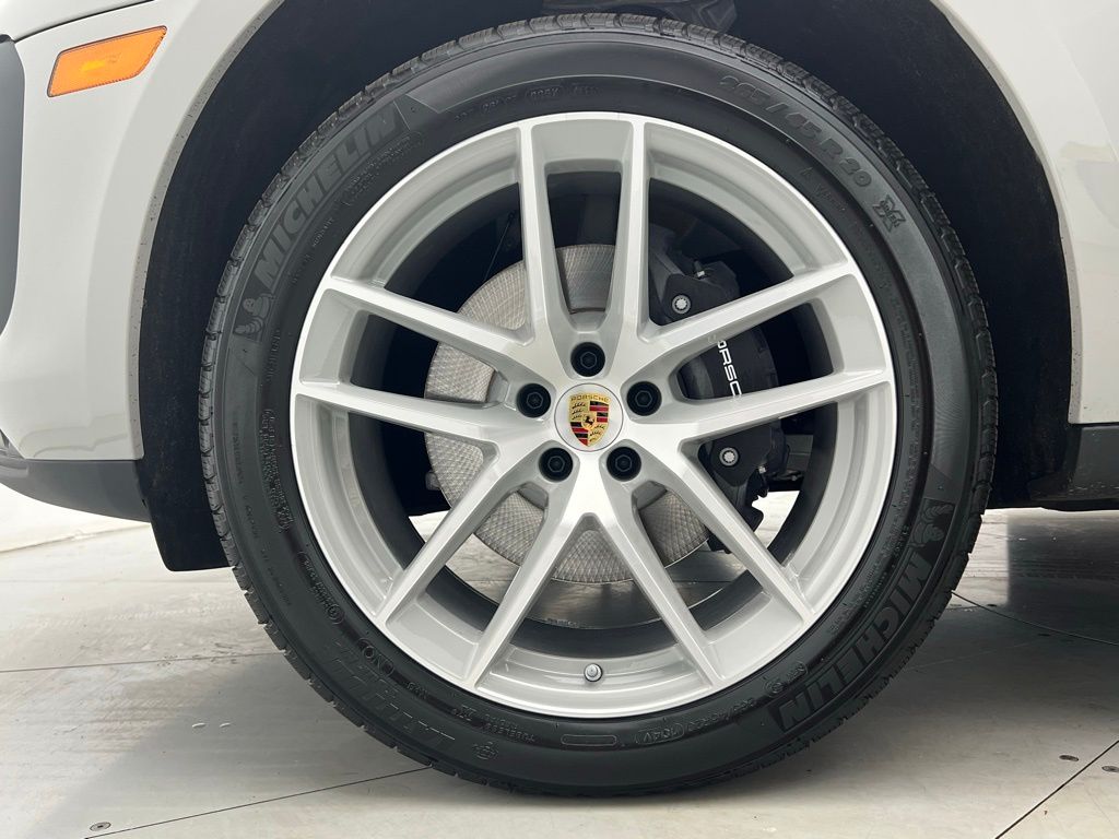 Thumbnail: 2026 Porsche Macan - 27