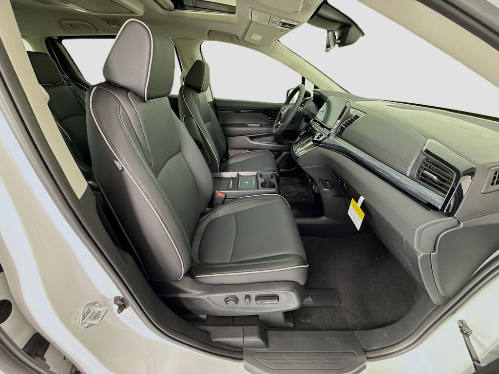 Thumbnail: 2026 Honda Odyssey - 21