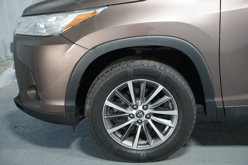 Thumbnail: 2019 Toyota Highlander - 5