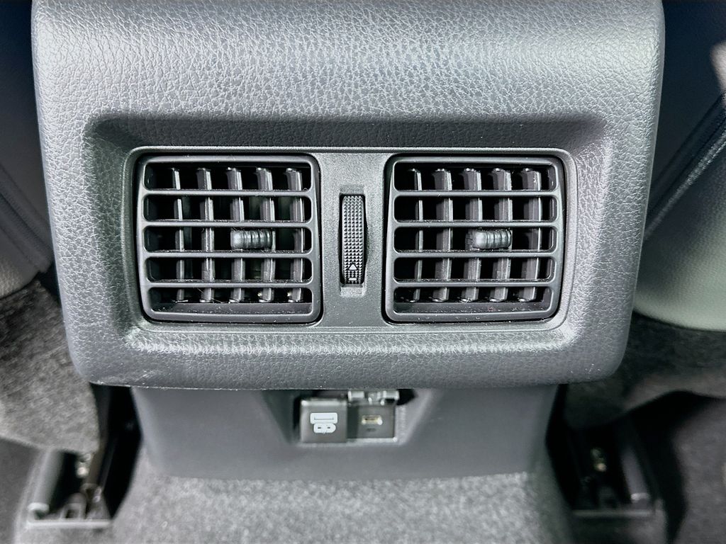 Thumbnail: 2025 Toyota Camry - 25