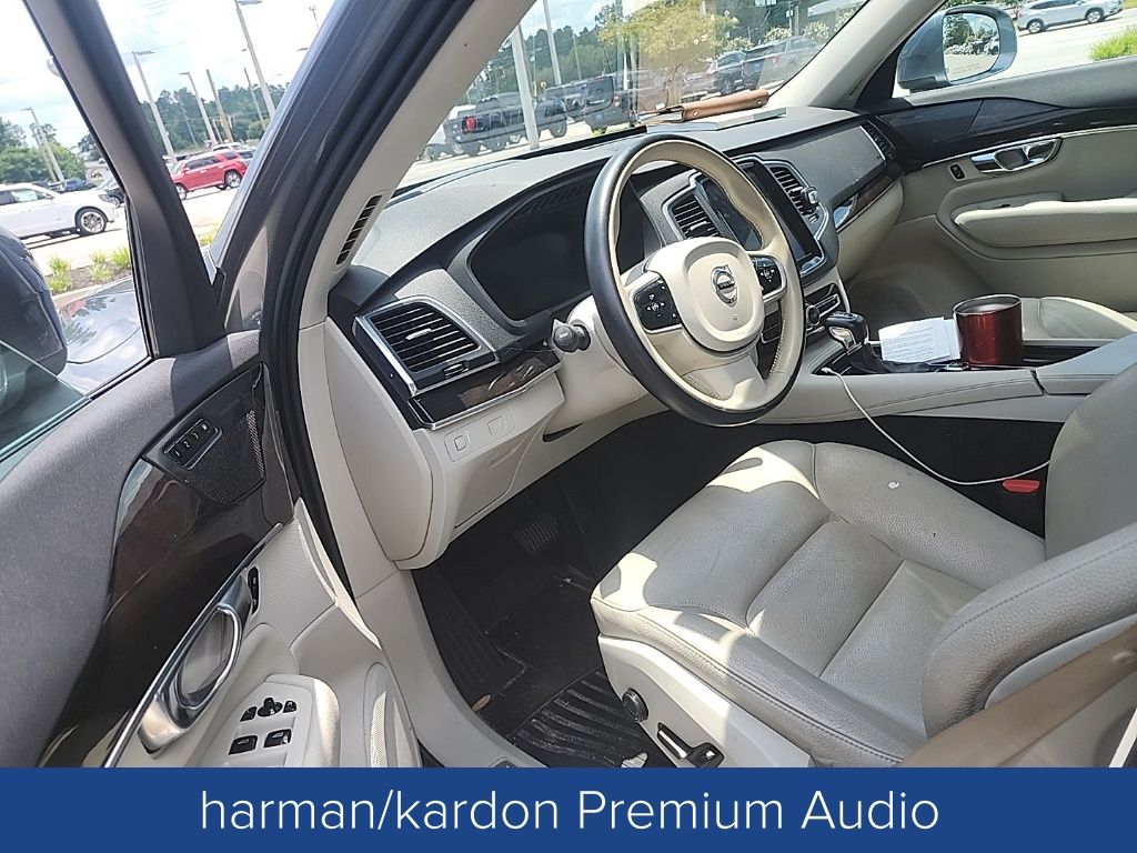 2019 Volvo XC90 T6 Momentum