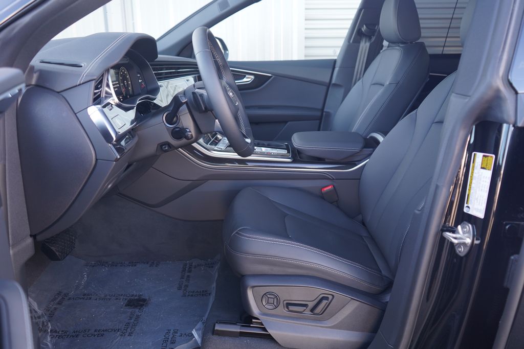 Thumbnail: 2026 Audi Q8 - 6