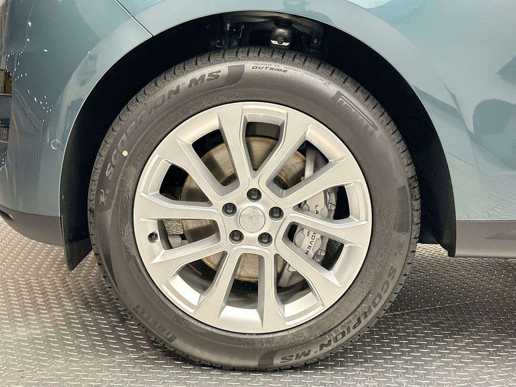 Thumbnail: 2025 Land Rover Range Rover Sport - 3