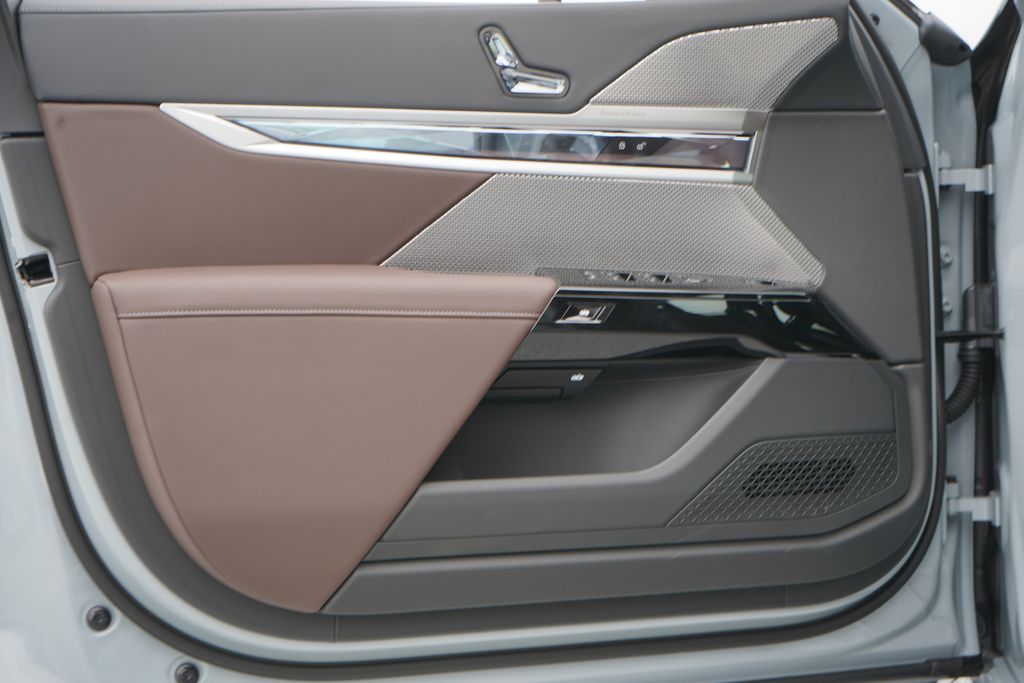 Thumbnail: 2025 BMW 7 Series - 10