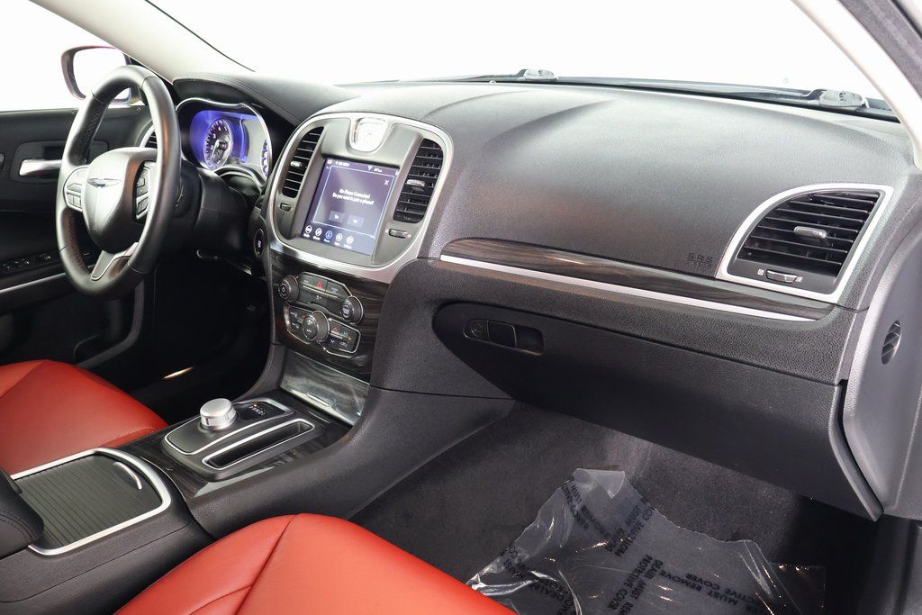 2021 Chrysler 300 Touring 9