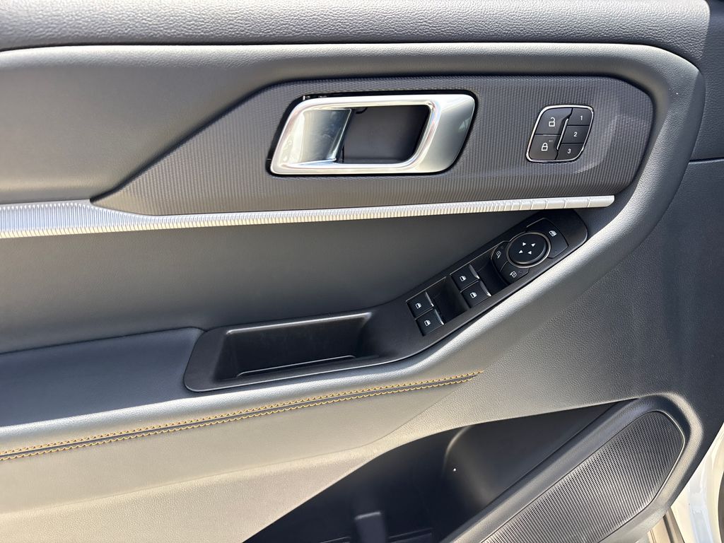 New 2026 White Ford Tremor image 16