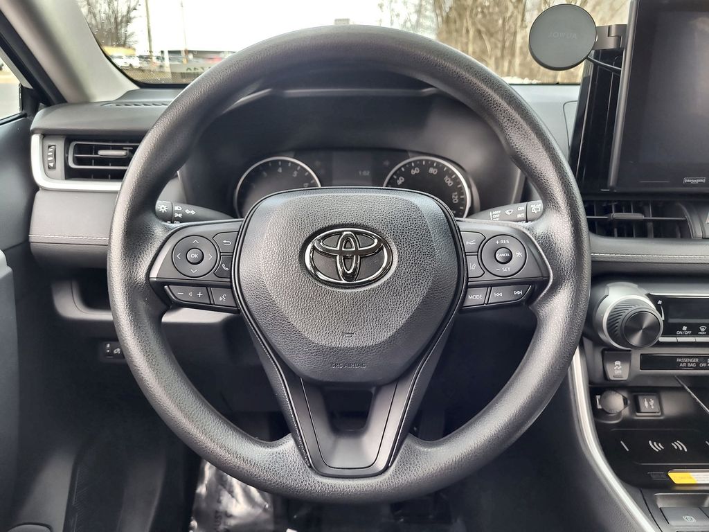 2019 Toyota RAV4 LE 13