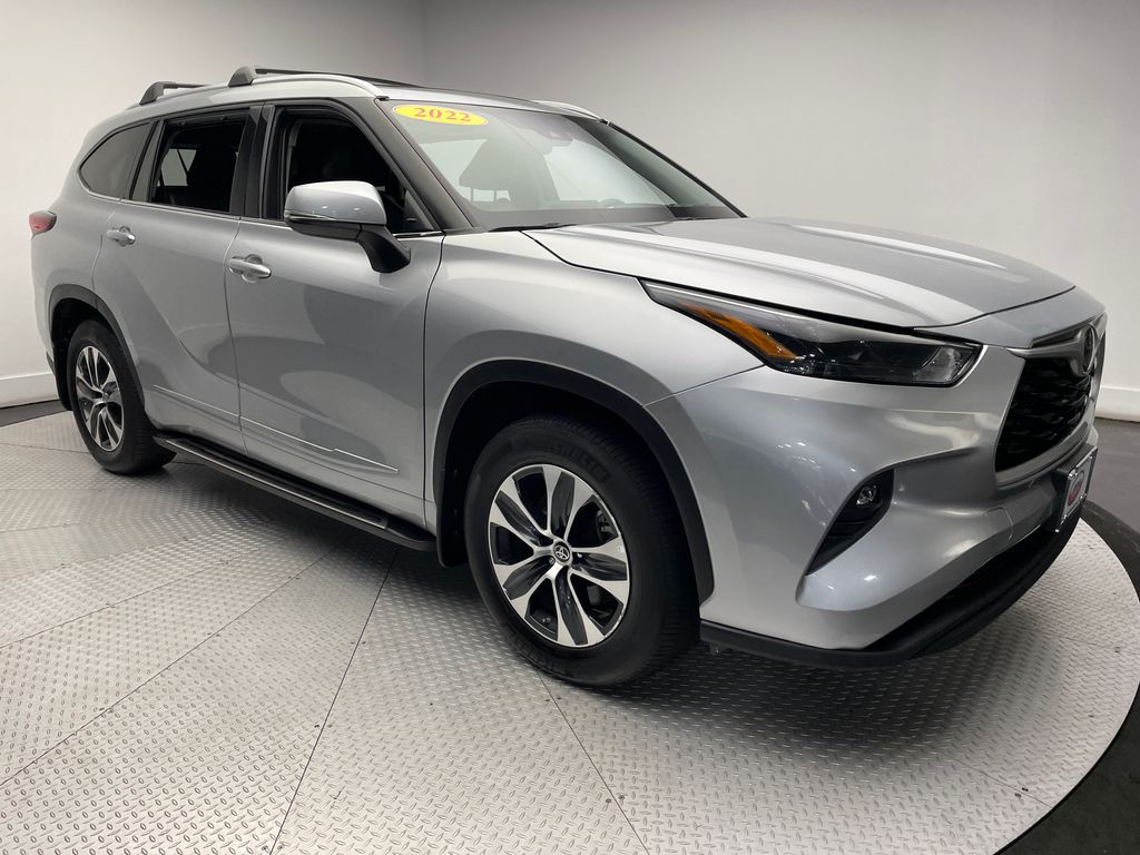 2022 Toyota Highlander XLE 3