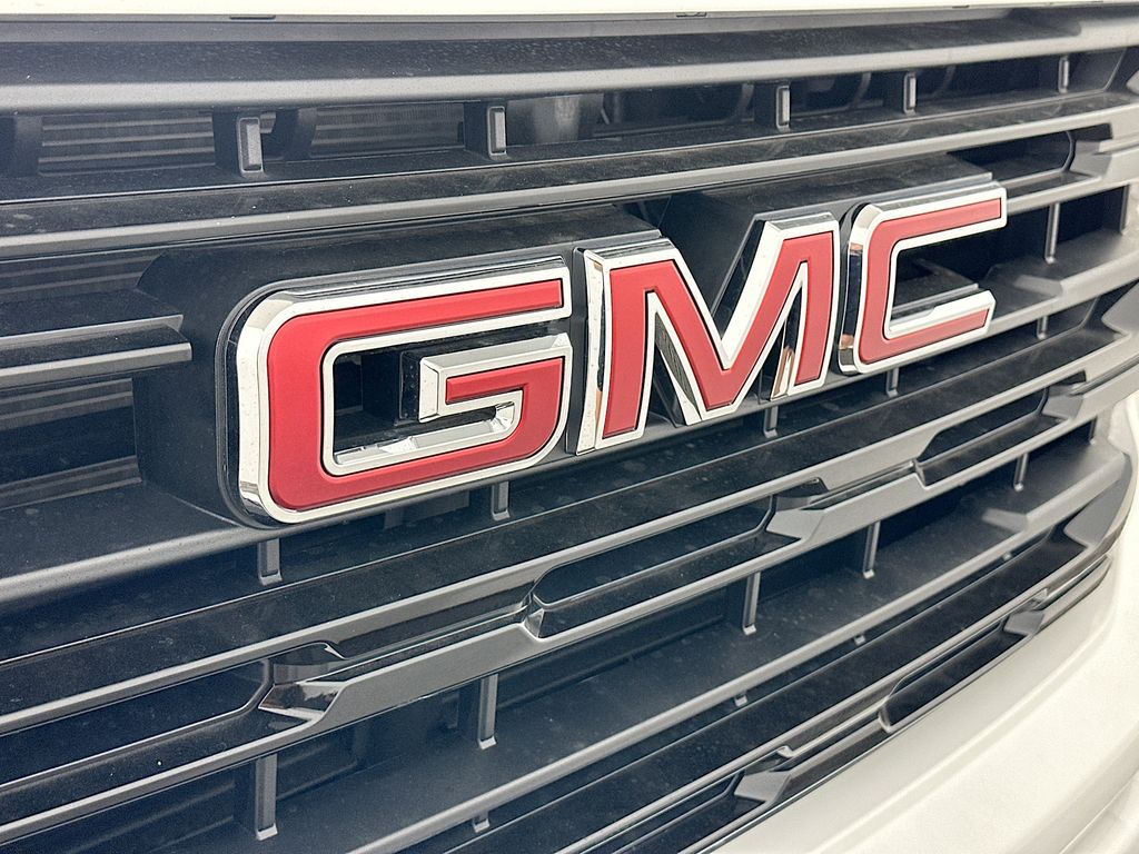 Used 2025 White GMC Elevation image 19
