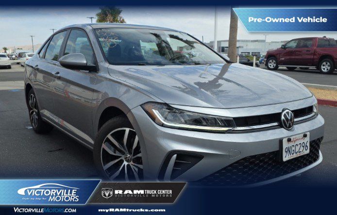 Pyrite Silver Metallic 2025 Volkswagen Jetta Sedan Front-Wheel Drive 8-Speed Automatic