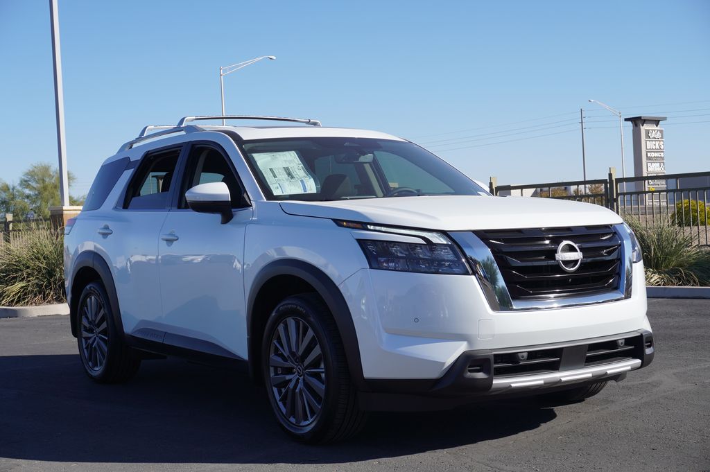 2025 Nissan Pathfinder SL 4