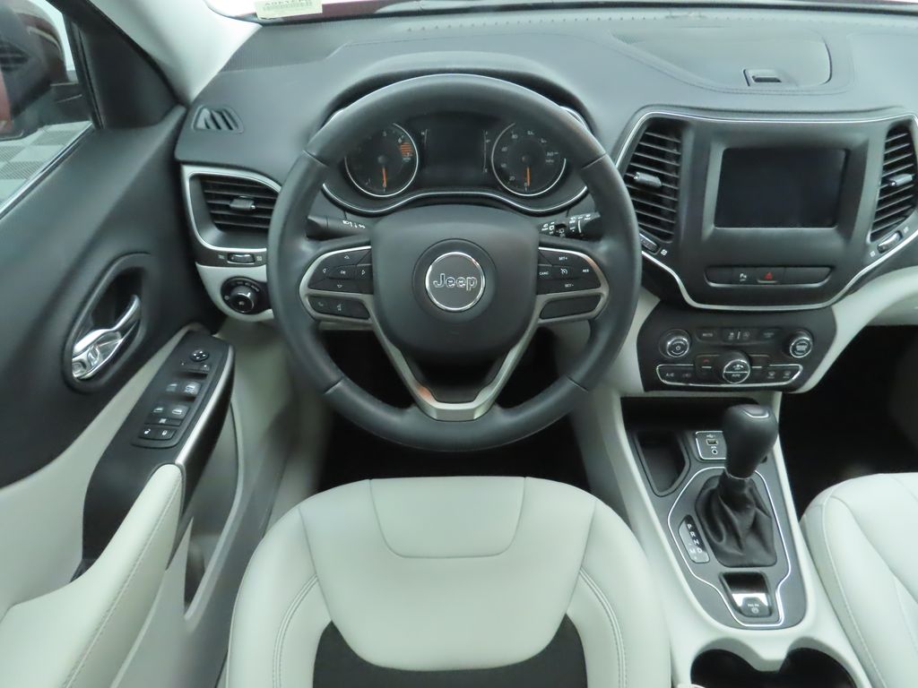 Thumbnail: 2020 Jeep Cherokee - 10