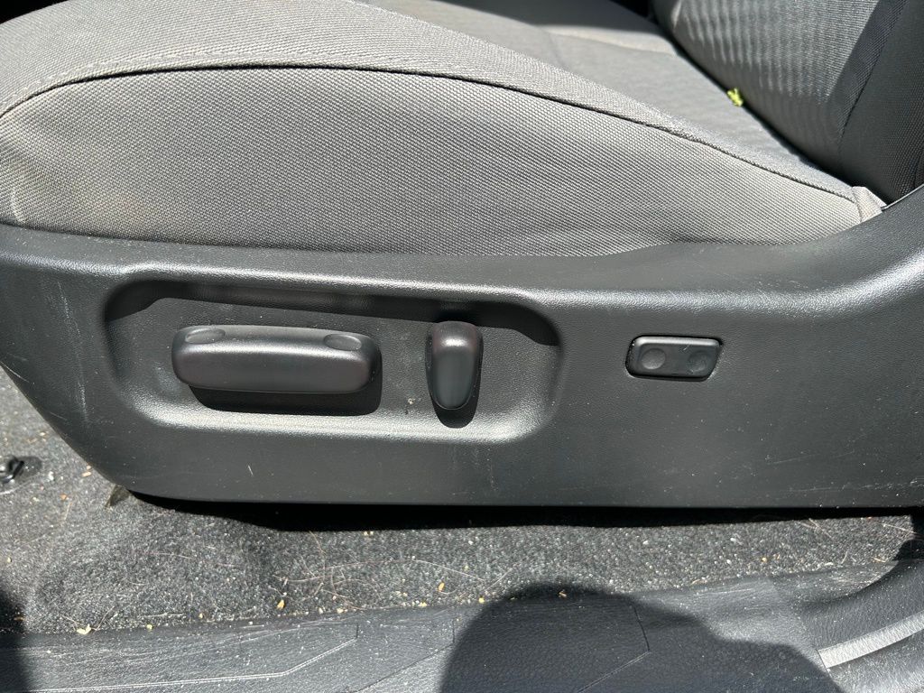 2022 Toyota Tacoma SR5 21