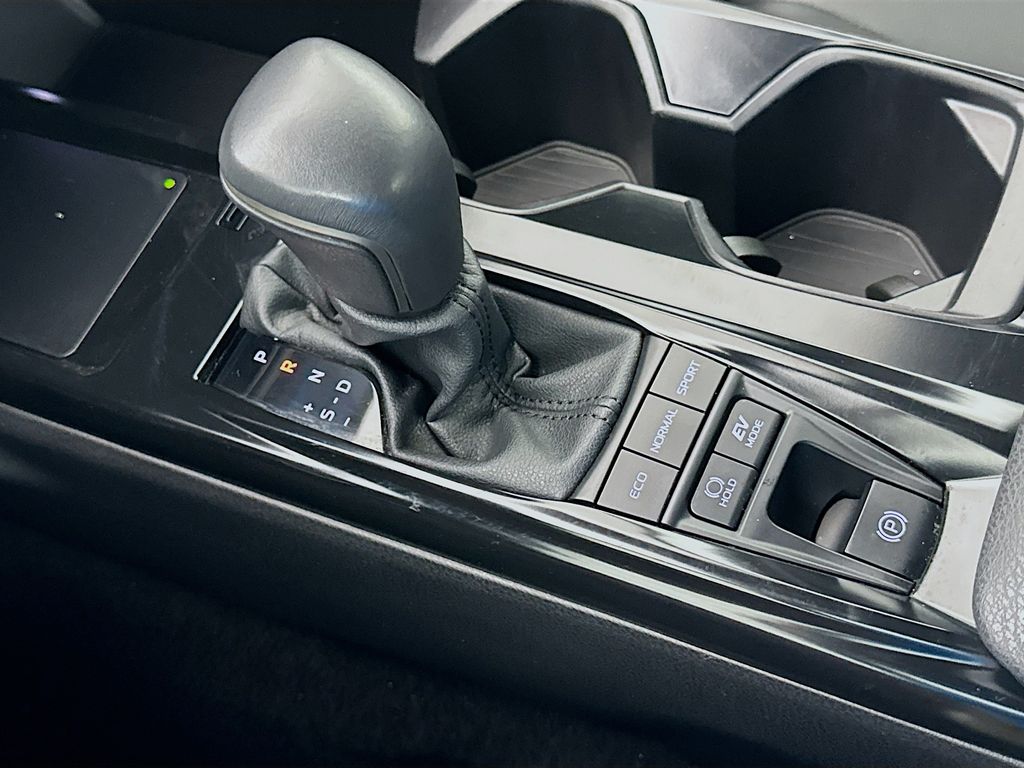 Thumbnail: 2025 Toyota Camry - 16