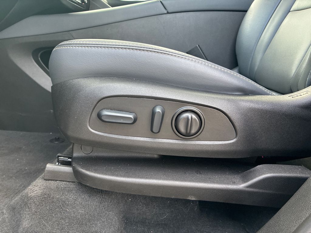 2024 Buick Enclave Essence - 10