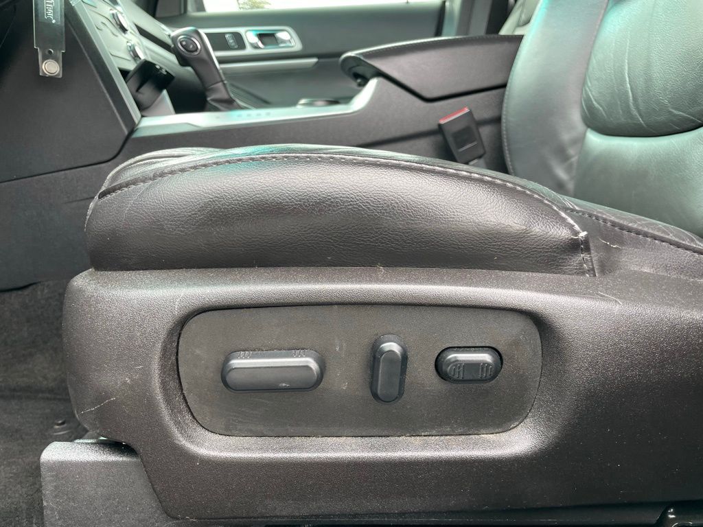 Thumbnail: 2015 Ford Explorer - 23