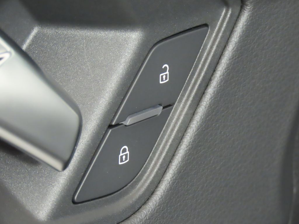 Thumbnail: 2025 Audi Q3 - 30