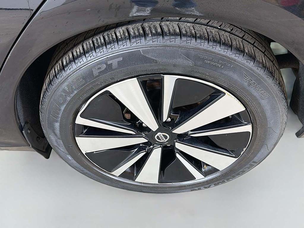 Used 2022 Black Nissan 2.5 SV image 16