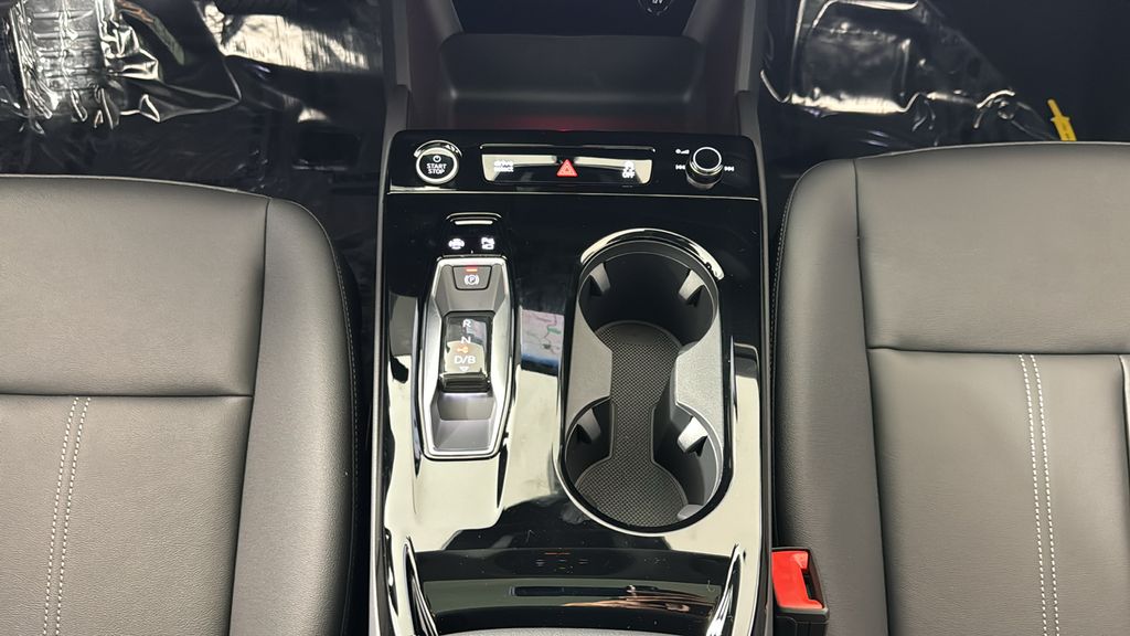 Thumbnail: 2025 Audi Q6 e-tron - 20