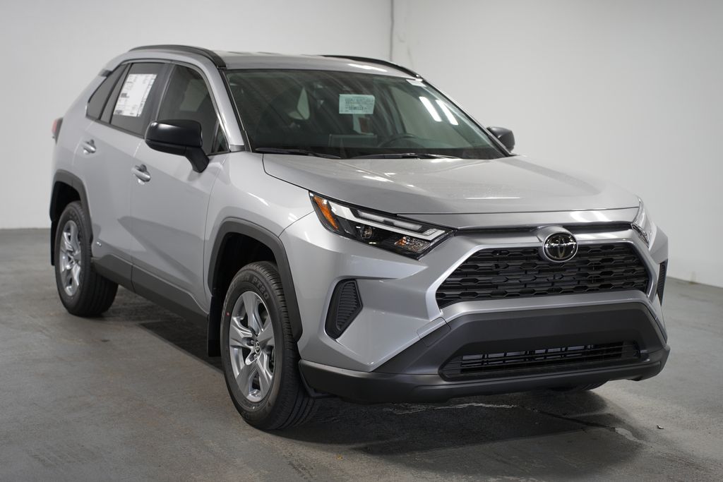 2025 Toyota RAV4 LE 3