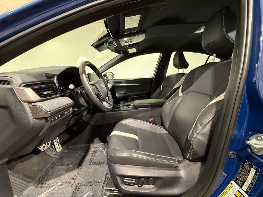 Thumbnail: 2025 Toyota Camry - 12