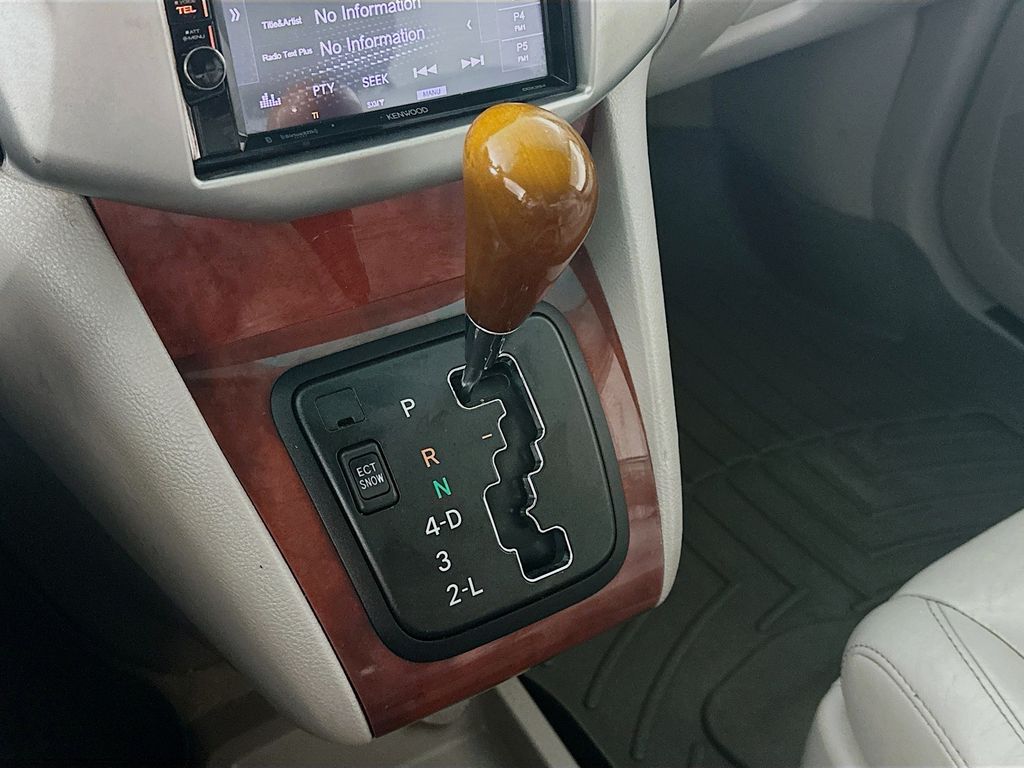 Used 2005 Black Lexus 330 image 17