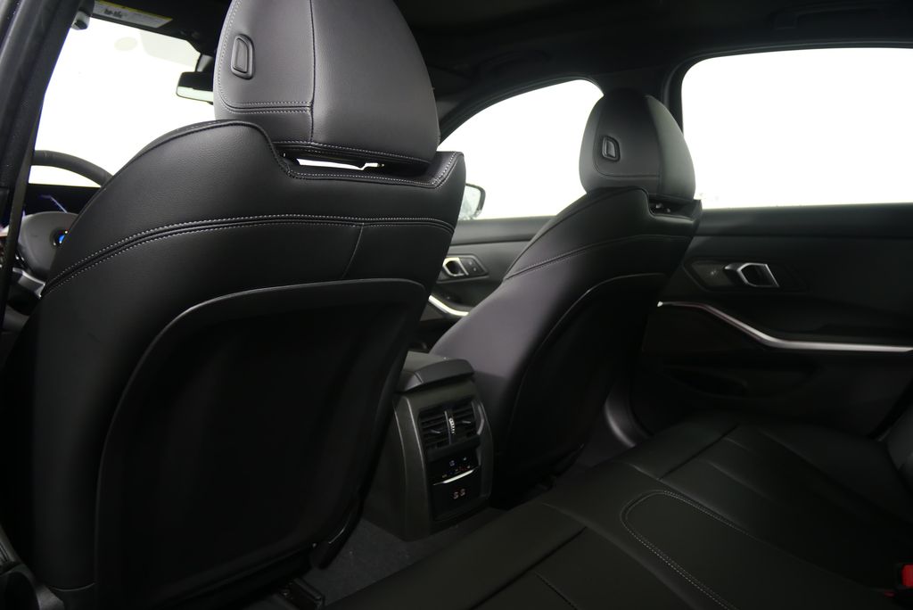 Thumbnail: 2026 BMW 3 Series - 17