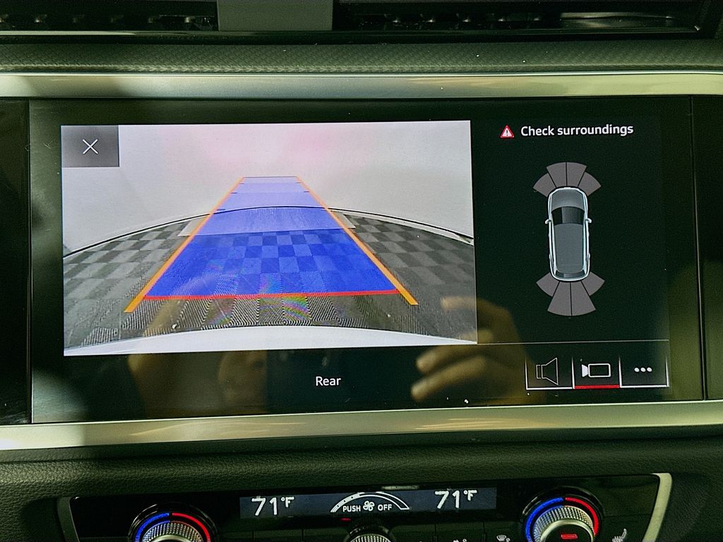 Thumbnail: 2021 Audi Q3 - 14