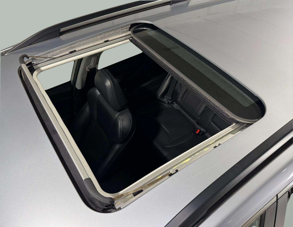 Used 2020 Ice Silver Metallic Subaru Limited image 16