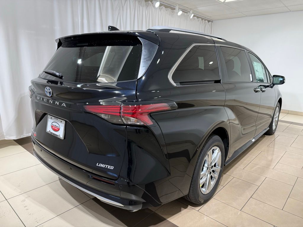 Thumbnail: 2025 Toyota Sienna - 5