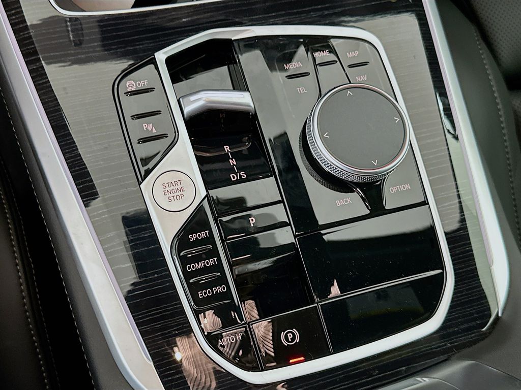 Thumbnail: 2026 BMW X5 - 15
