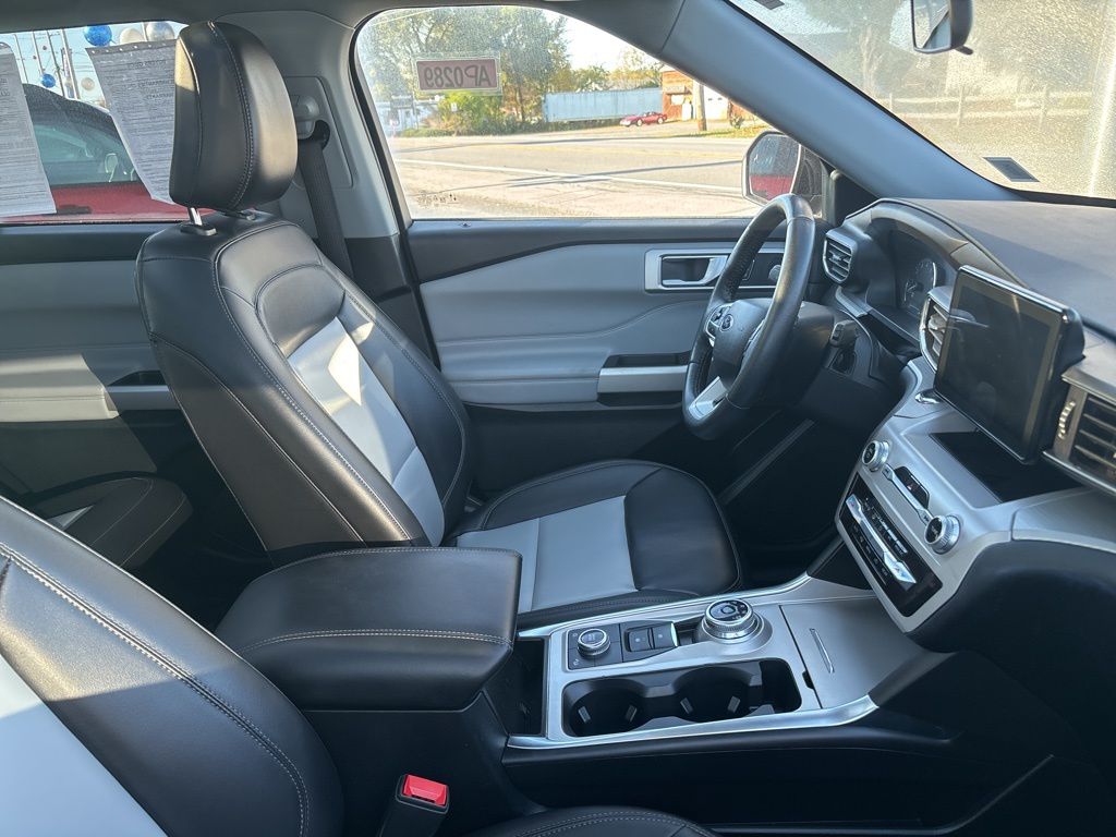 2023 Ford Explorer XLT 202A - 1
