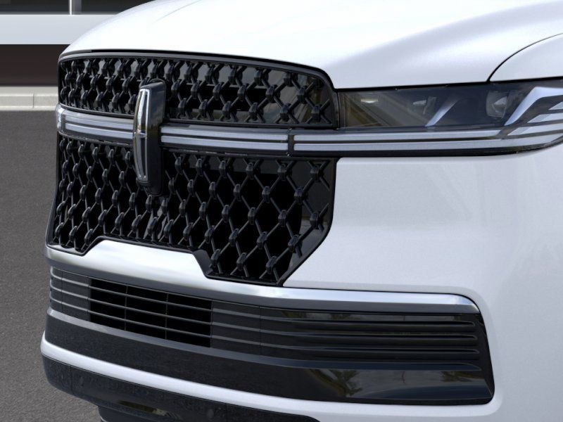 Thumbnail: 2025 Lincoln Navigator L - 17