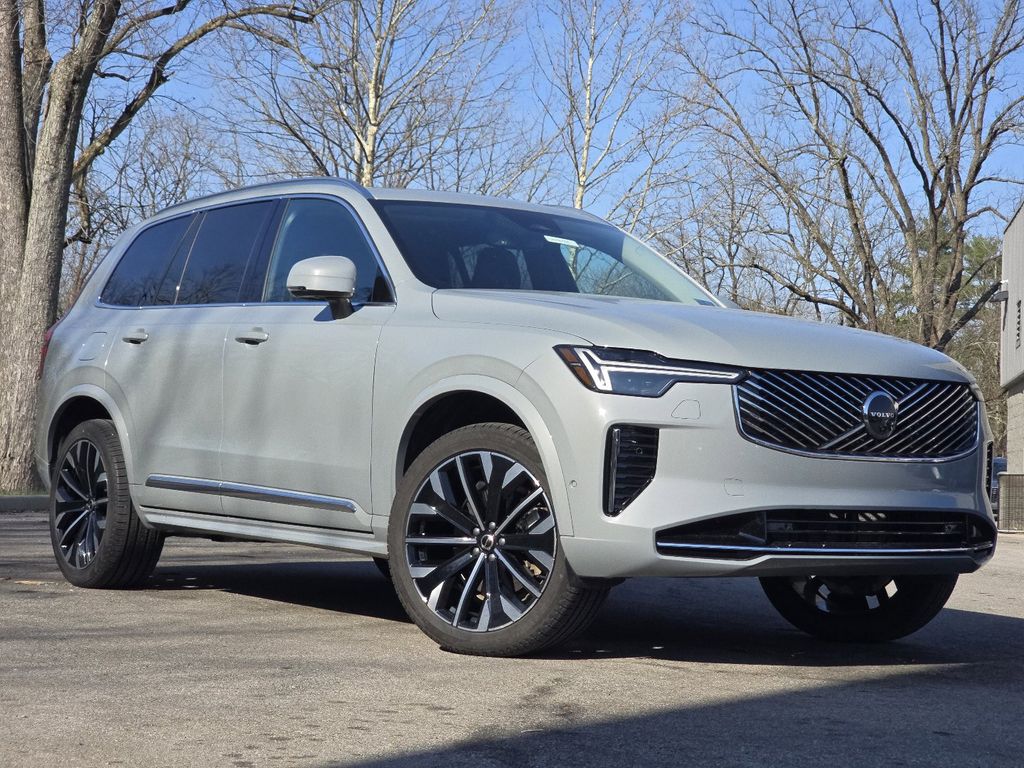 2025 Volvo XC90 B5 Plus Bright Theme 7-Passenger AWD